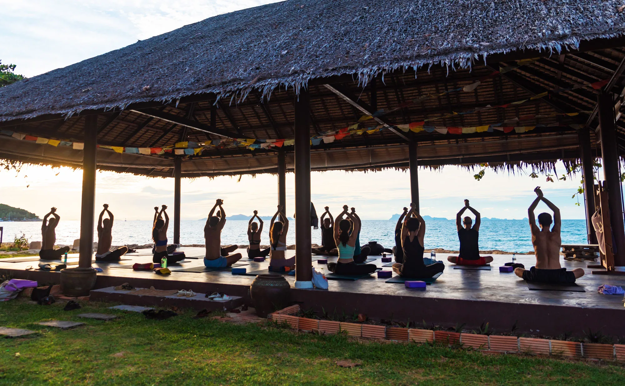 Йога-площадка на берегу моря в Satva Samui